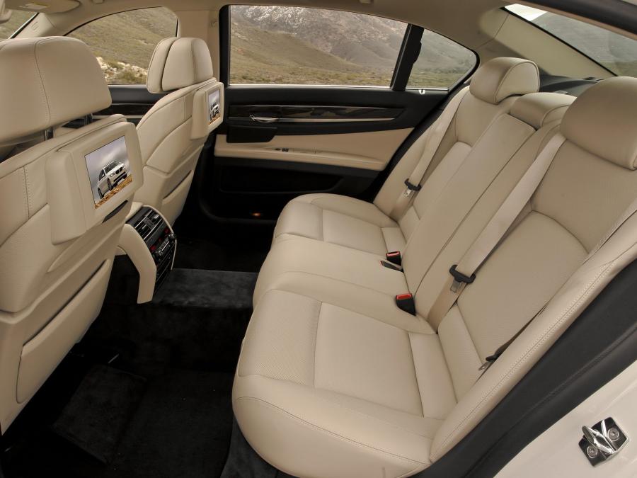  BMW 750Li 2008 года  (US) (фото 5 из 16)